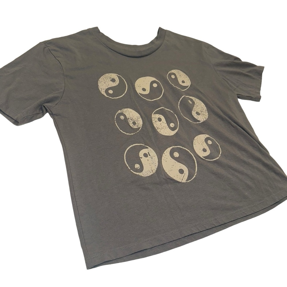 REBELLIOUS ONE Juniors' Yin Yang Graphic-Print T-Shirt Grey Short Sleeve Small - Picture 9 of 12